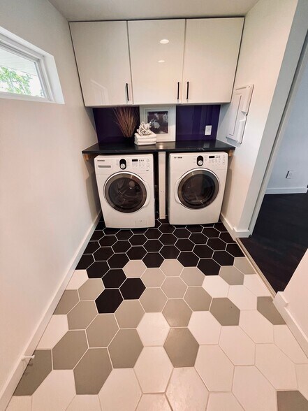 Building Photo - 8011 Shallowford Rd