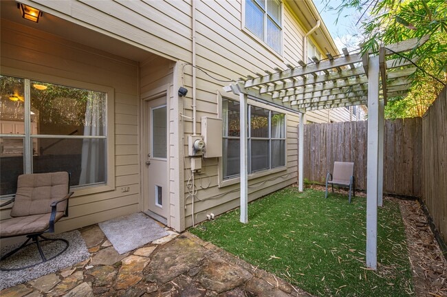 Building Photo - 2060 Glencove Dr