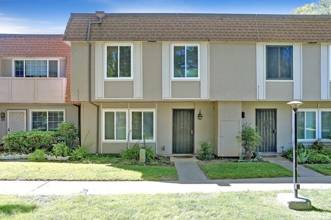 Primary Photo - 8860 La Riviera Dr