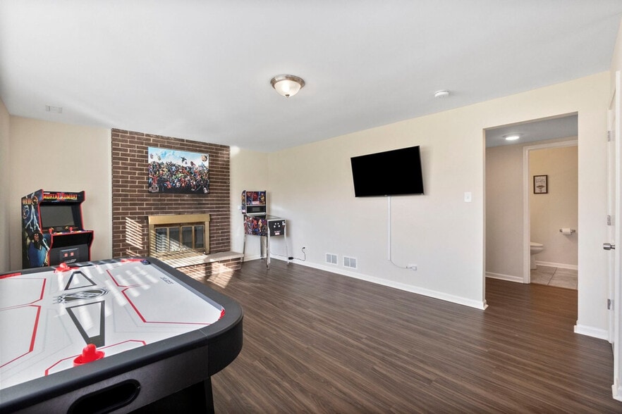 Building Photo - 623 Quail Run Rd