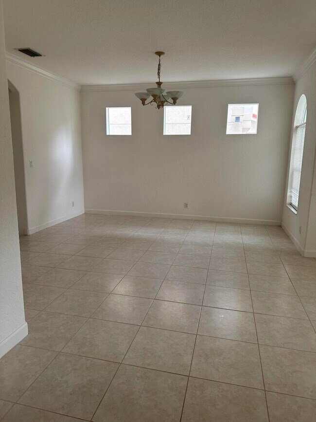 Building Photo - 8120 Bautista Way