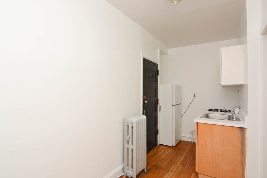 Building Photo - 3304 W Schubert Ave