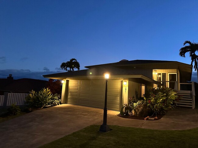 Building Photo - Partial furnished 3/3 Bedroom in Waikulu H...