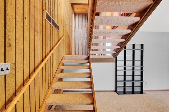 Building Photo - 980 E 1800 N
