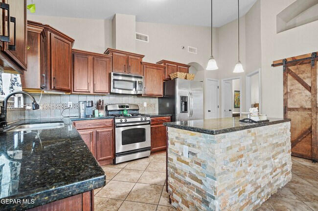 Building Photo - 14660 Spanish Point Dr