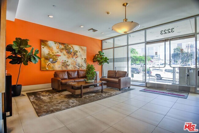 Building Photo - 3223 W 6th St