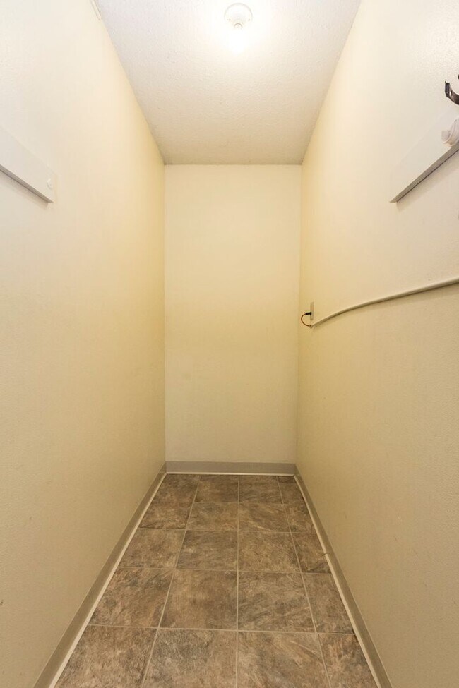 Building Photo - Cozy 3 Bedroom 1.5 Bathroom Duplex