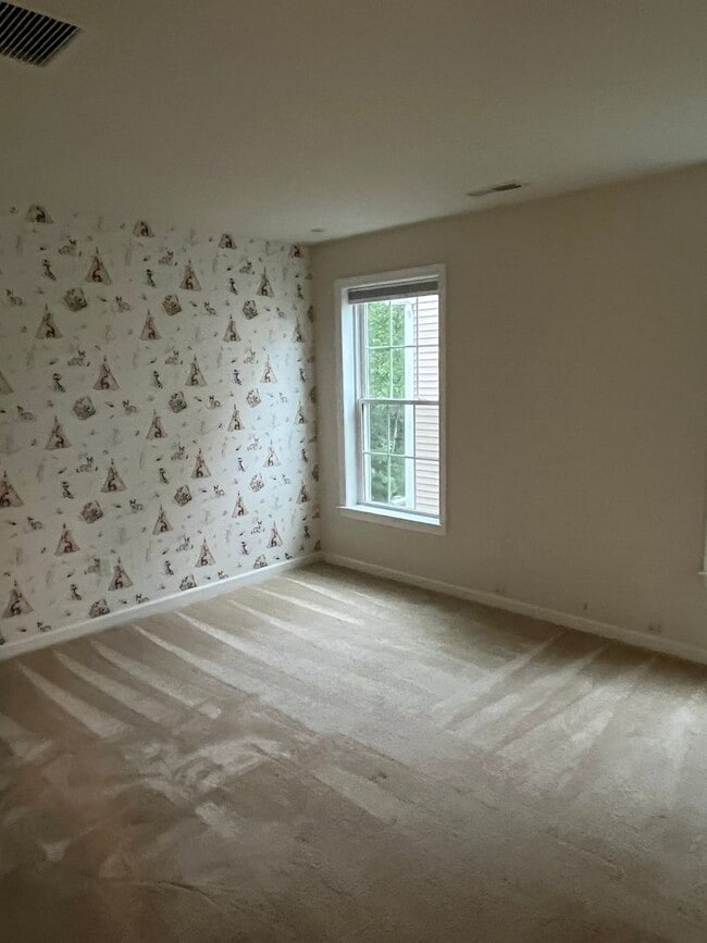 Building Photo - Large Executive 5 Br 3.5 Bath Home in Weymouth's Union Point Neighborhood