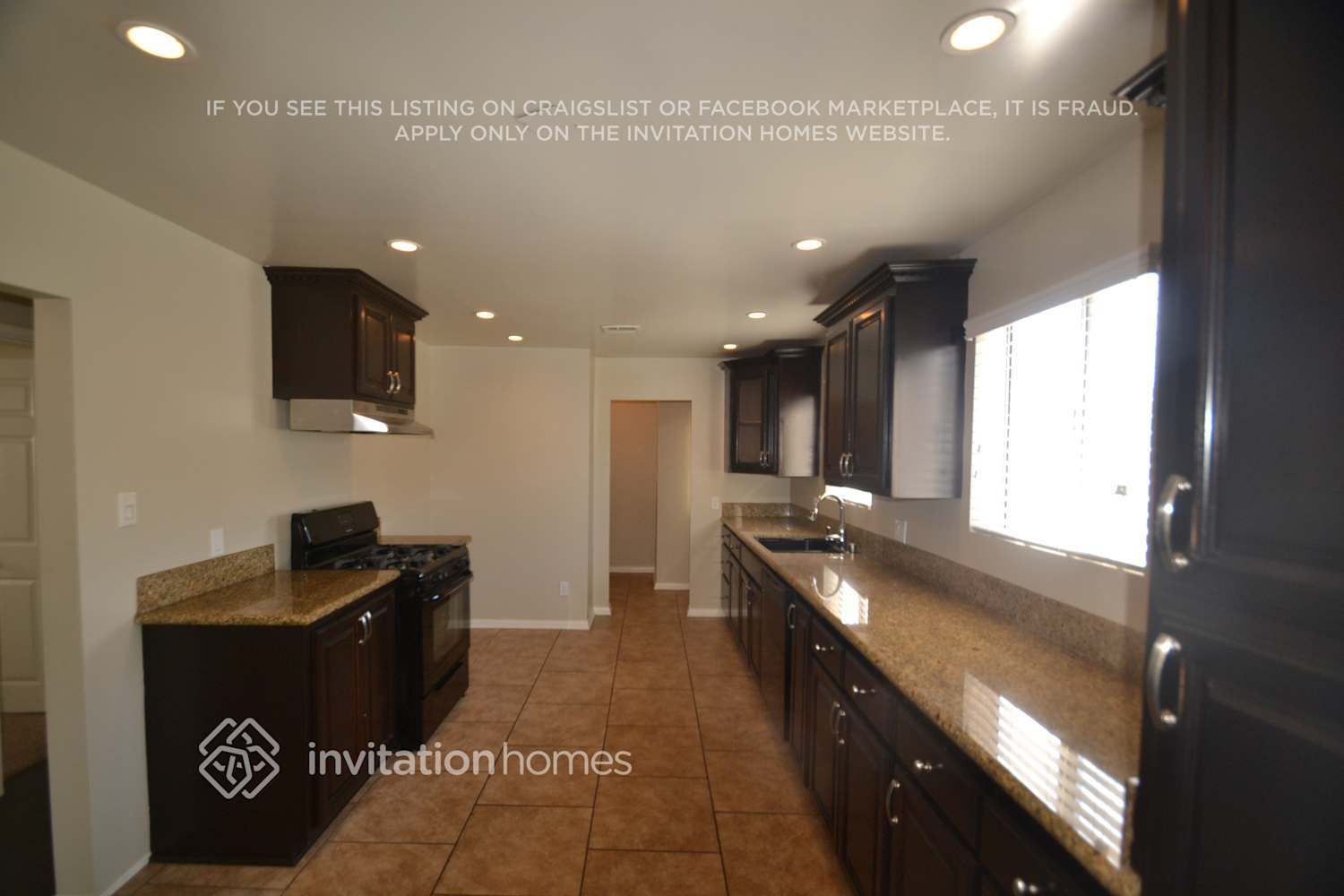 Building Photo - 720 E 67th St