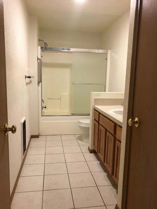 Building Photo - Charming & Clean Home in the Heart of Lacey!