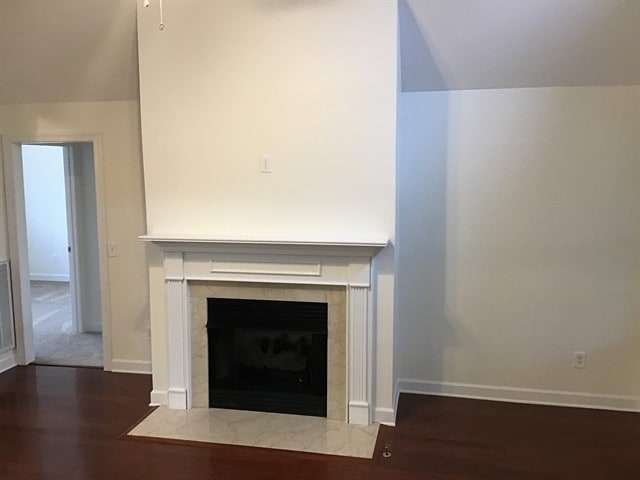 Building Photo - 560 Summit Way