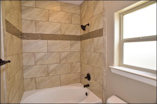 Building Photo - 3744 Loma Adriana