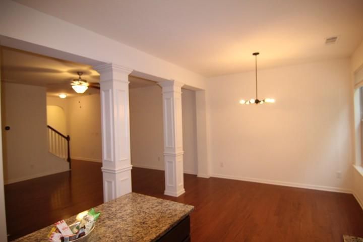 Building Photo - 5850 Vinyard Ln