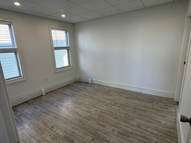 Building Photo - 278 E Eagle St