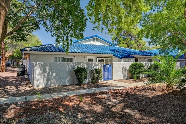 Building Photo - 2040 Willowbury Dr