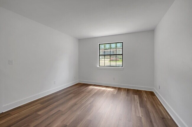 Building Photo - 2 bed/ 2 bath near Apalachee Pkwy!