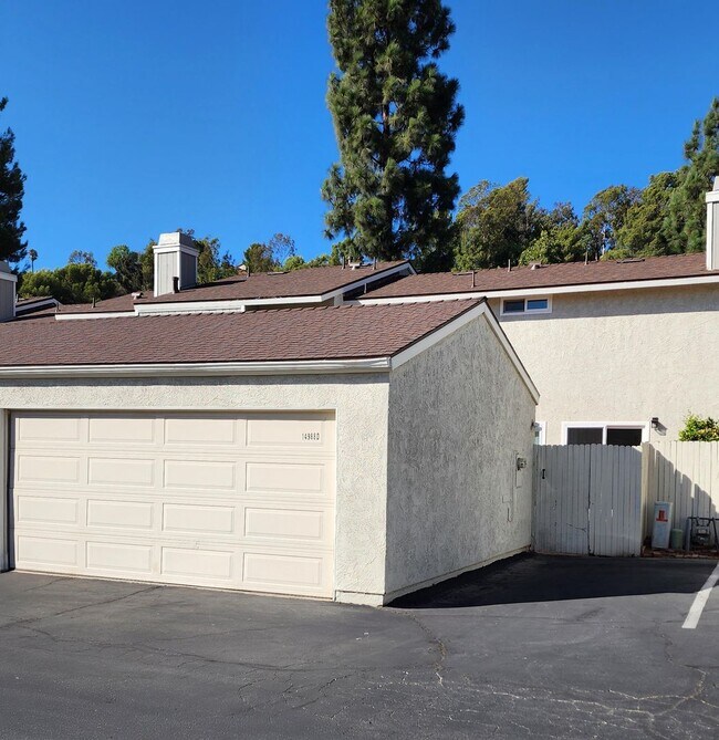 Building Photo - Bright & Beautiful Home Nestled Near Nature and Conveniences