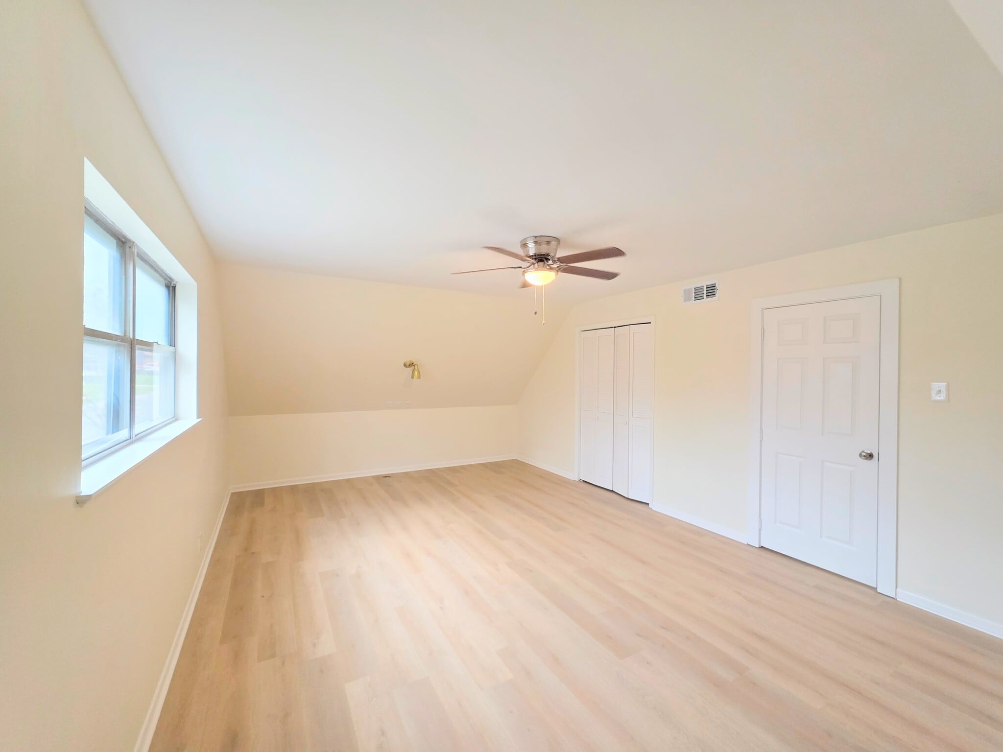 Building Photo - 174 Circle Dr