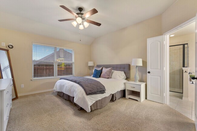 Master - 6004 Paddlefish Dr