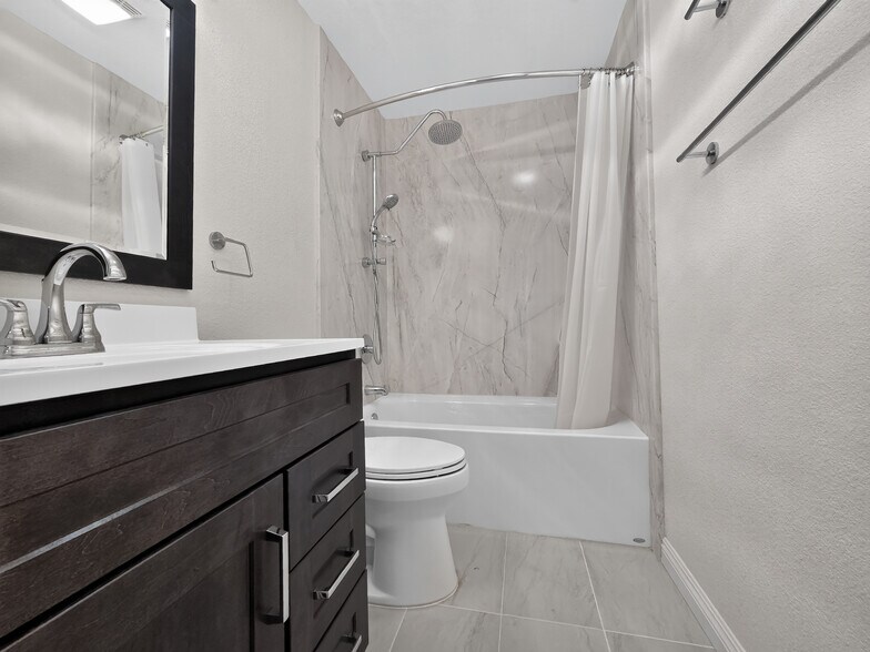2nd Full Bathroom - 1065 E Broadway