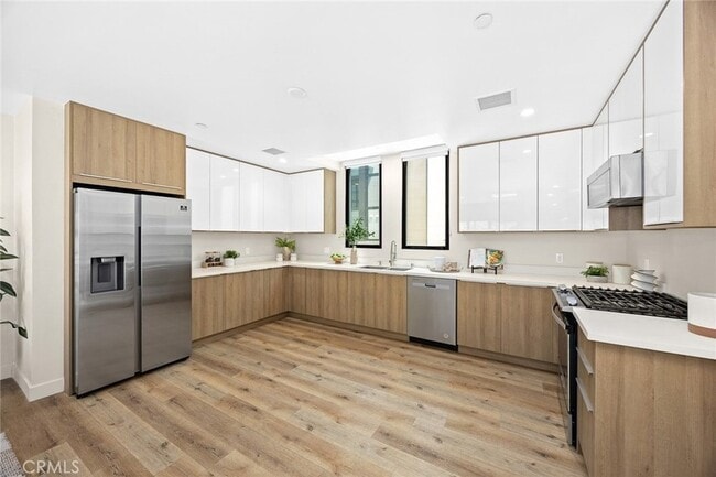 Building Photo - 503 N Santa Anita Ave
