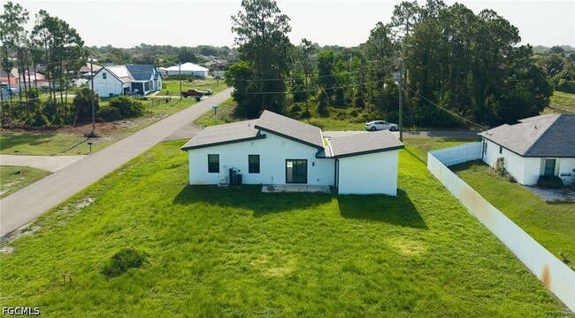 Building Photo - 3000 Tena Ave S