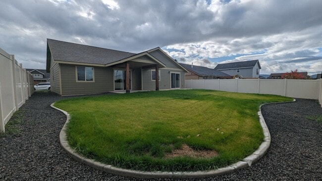 Building Photo - Post Falls Rancher