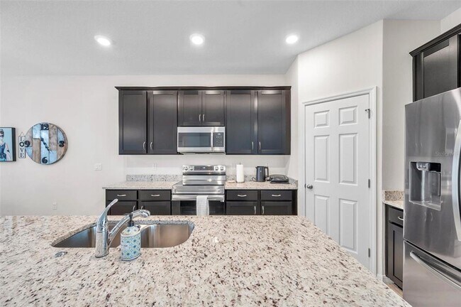 Building Photo - 4966 Avalon Park Blvd