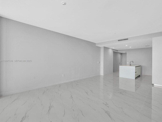 Building Photo - 700 NE 24th St