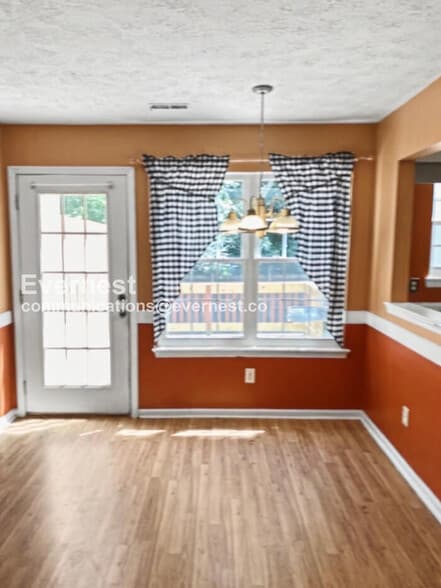 Building Photo - 1648 Skiffes Creek Cir