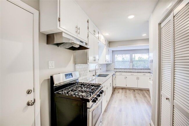 Building Photo - 4137 Woodfin St