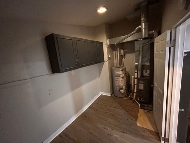 Building Photo - Easy and Breezy on Lakeview **1/2 Off 1st Month's Rent**