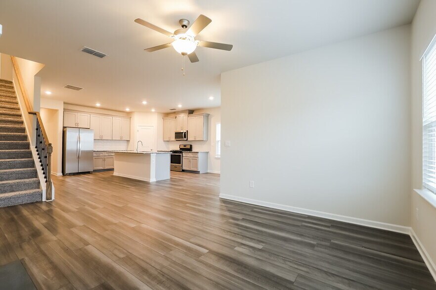 Building Photo - 5825 Hackberry Ln