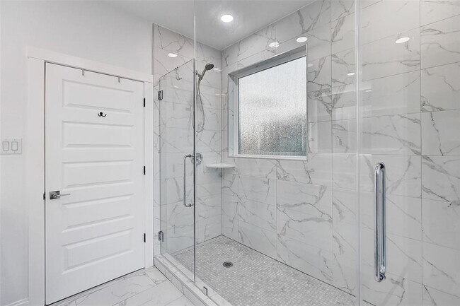 Building Photo - 5006 Golden Forest Dr