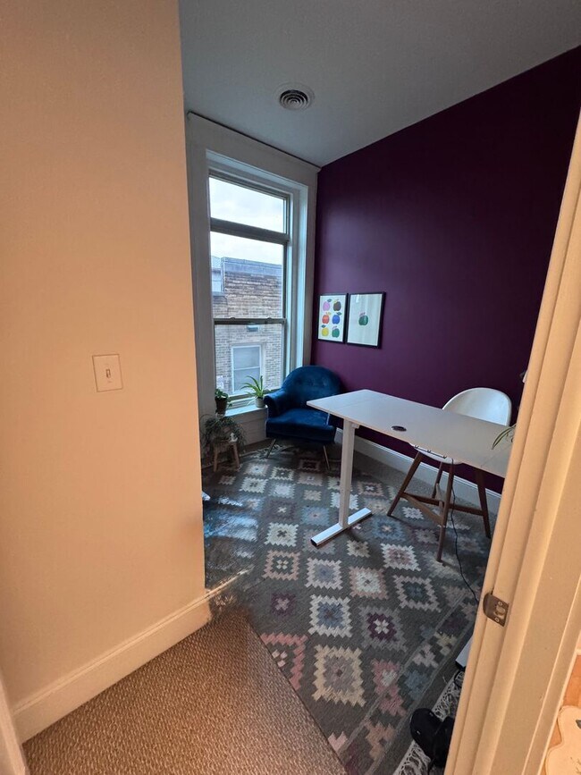 Building Photo - 1 Bedroom + Office Space in Emmaus