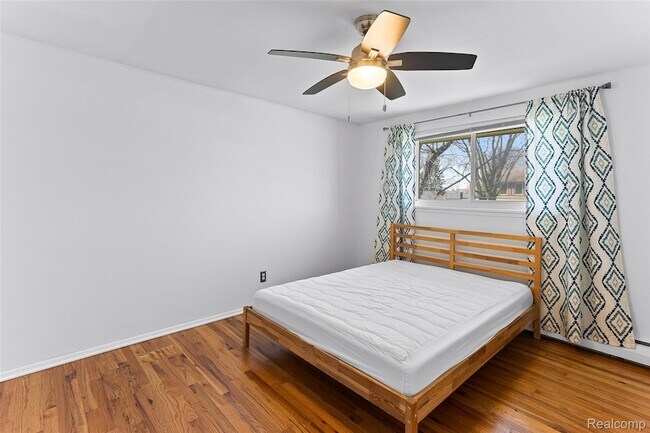 Building Photo - 25690 Glamorgan Dr