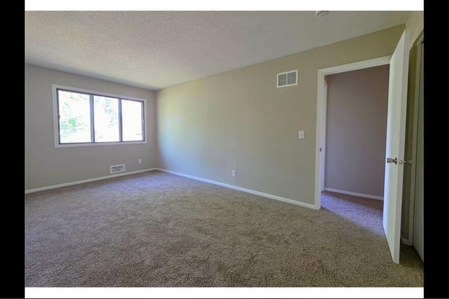 Building Photo - 4710 Lenore Ln