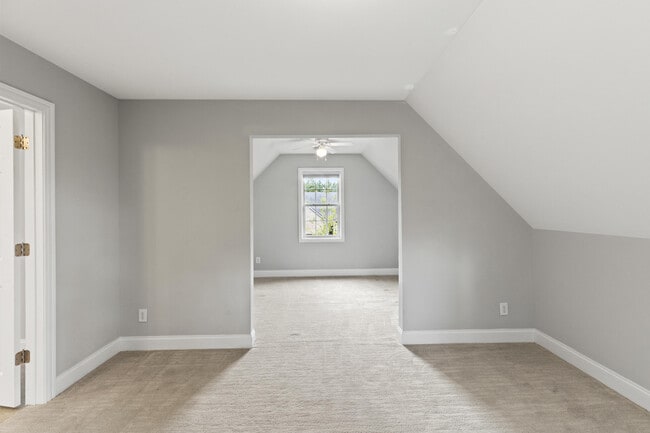 Building Photo - 2505 Eastway Dr