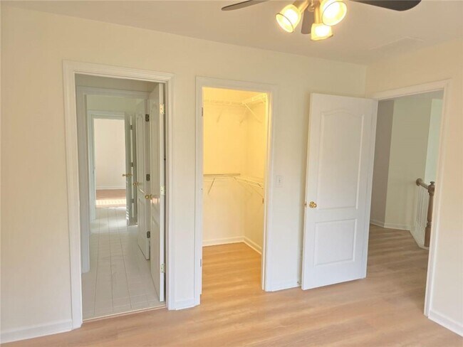 Building Photo - 12592 Waterside Dr