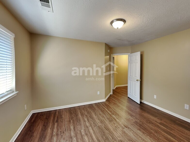 Building Photo - 1907 W Welsford Dr