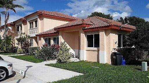 Building Photo - 707 NW 208th Dr