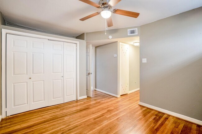 Building Photo - 4814 Delano St