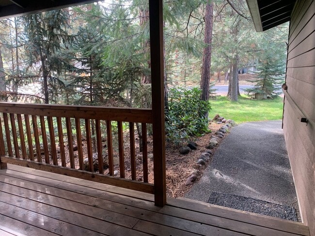 Building Photo - Splendid 3-bdr/2.5 bath home in the beautiful Buck Run Community in Sisters, OR!