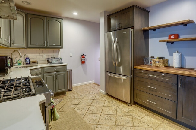 Building Photo - 22 Clayton Ave