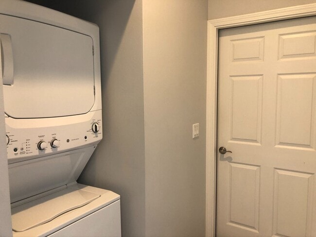 Building Photo - Gorgeous Ocean View Home. Unfurnished 1 Bed, 2 Ba, w/ 2-Car Garage on 1.145 acres