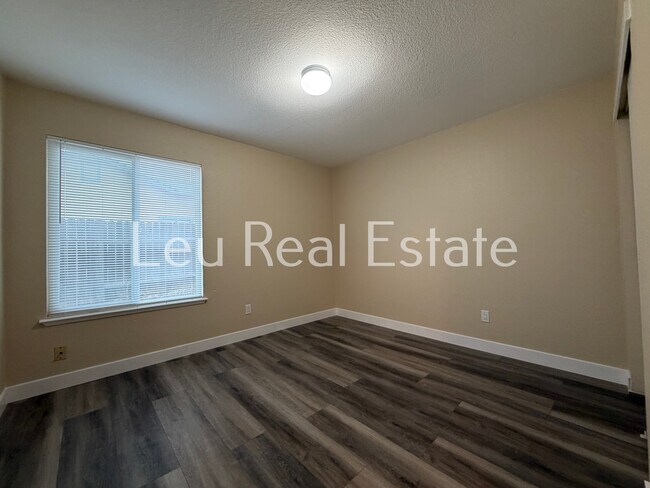 Building Photo - 7628 N Colony Wy