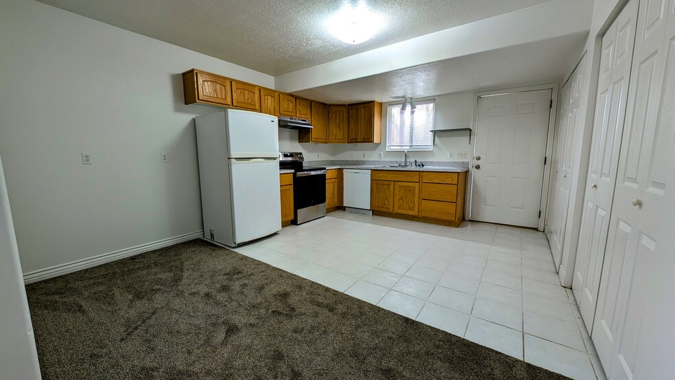 Building Photo - 4372 S 1000 W