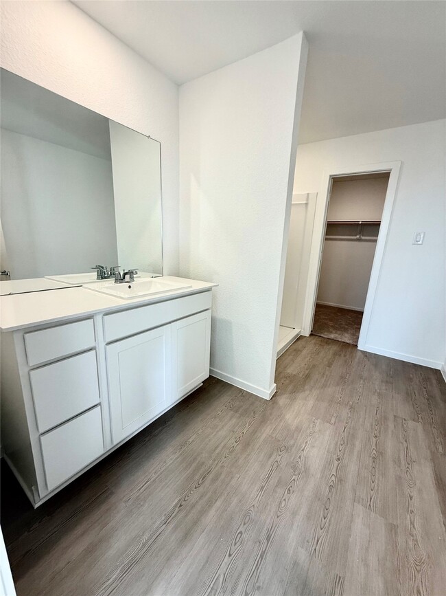 Building Photo - 16211 Rustic Pr Dr