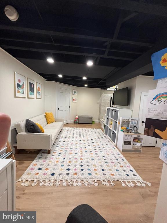 Building Photo - 404 S Jackson St