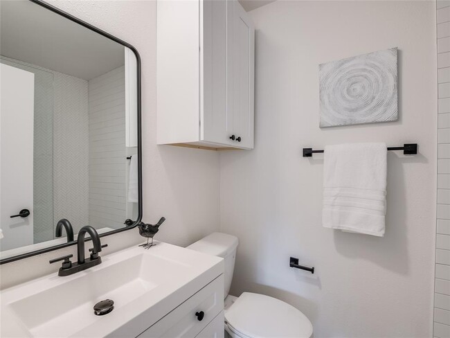 Building Photo - 10055 Woodland Village Dr